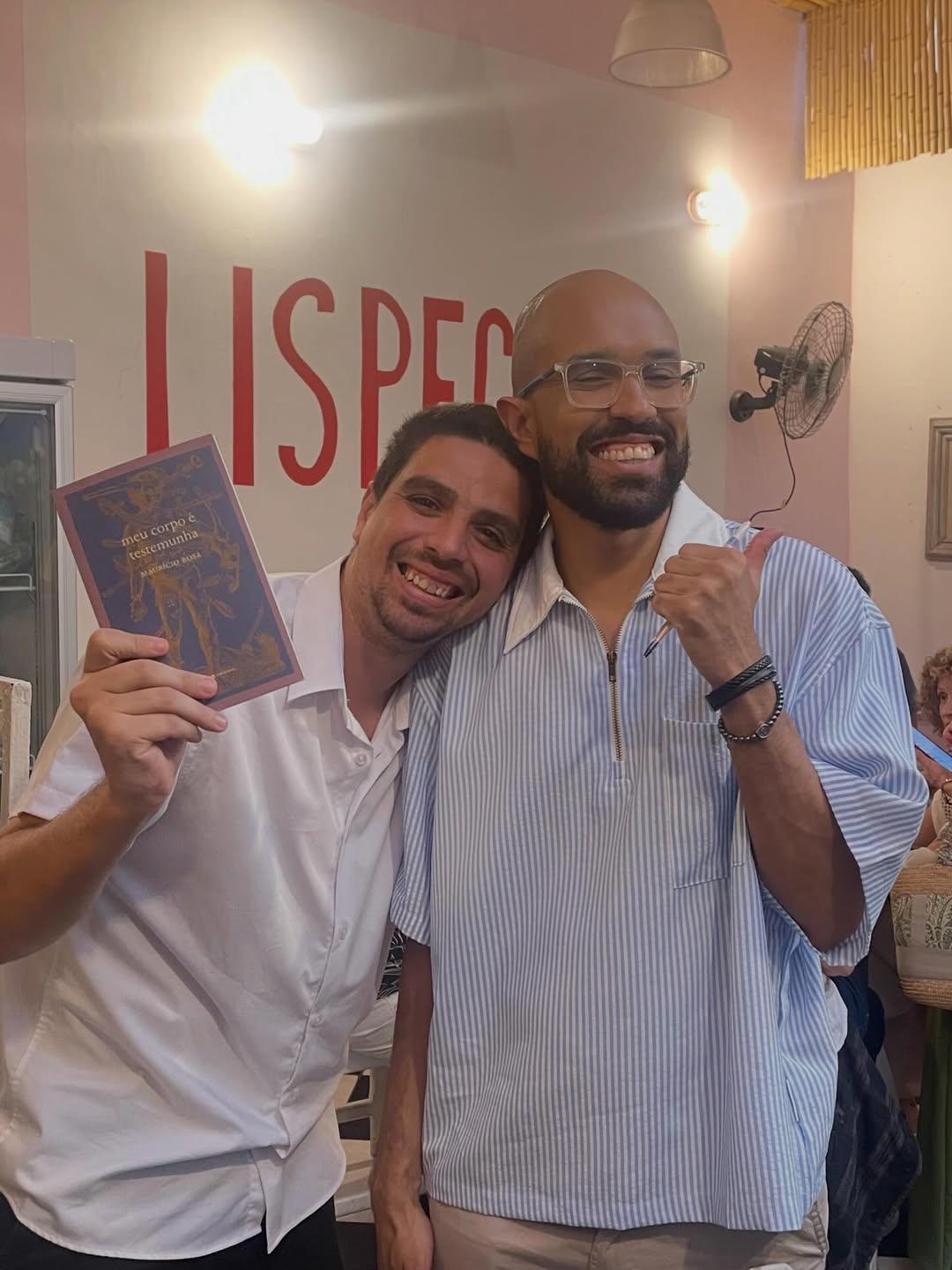 Lançamento de "meu corpo é testemunha" de Maurício Rosa no Clarice Café